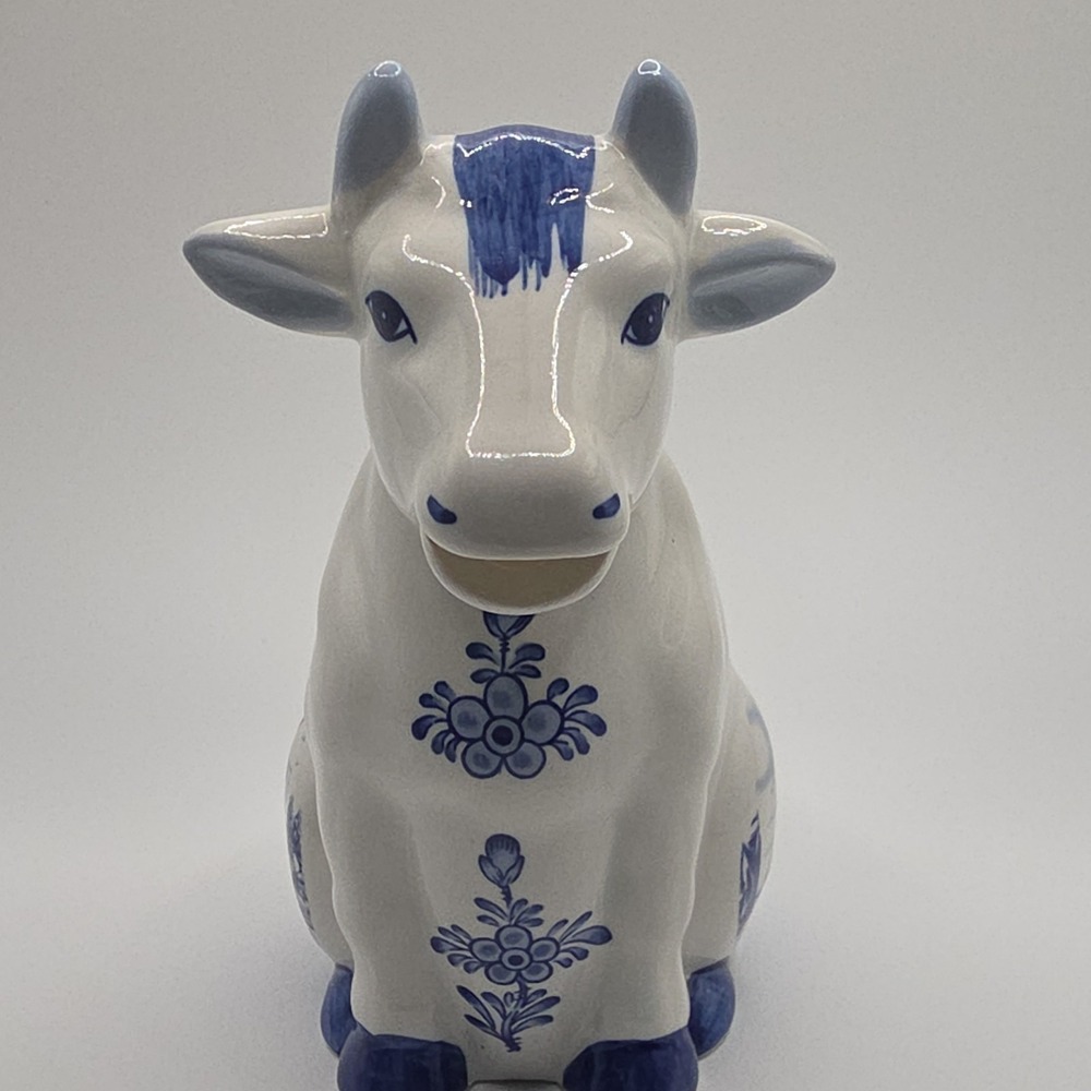 Delft Blue Porcelain Cow Creamer and Salt & Pepper Shakers Set - Picture 5 of 8